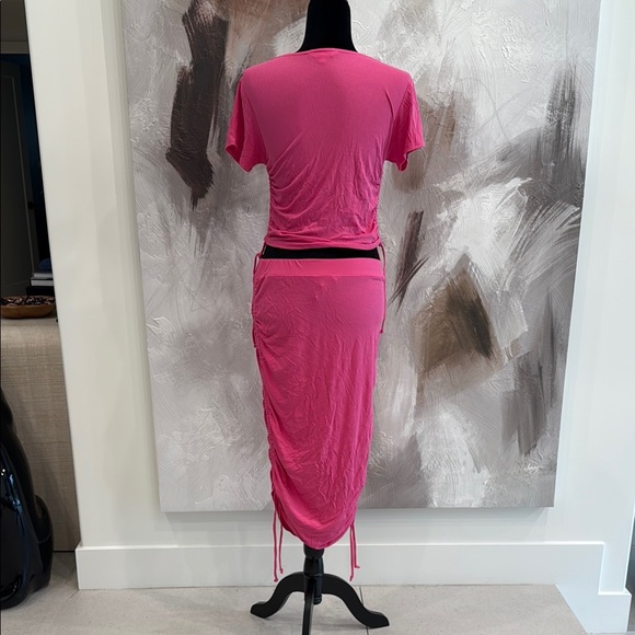 Elegant Pink Women's Skirt Set - Picture 2 of 3